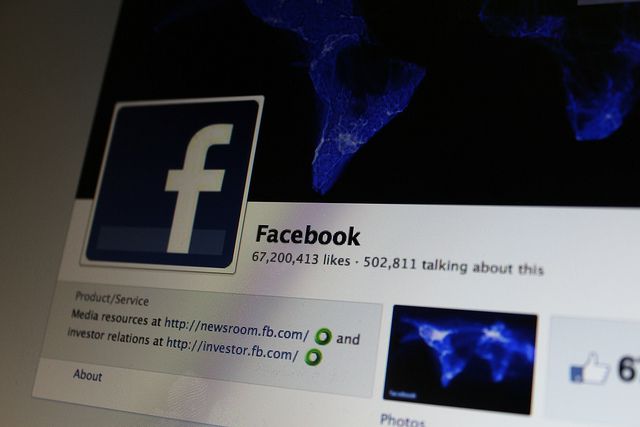 Facebook irá a juicio por la publicación de una foto de una adolescente desnuda Facebook irá a juicio por la publicación de una foto de una adolescente desnuda
