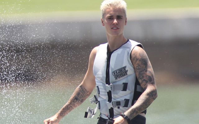 Justin Bieber habría recurrido a una agencia para conseguir acompañantes en Praga Justin Bieber habría recurrido a una agencia para conseguir acompañantes en Praga