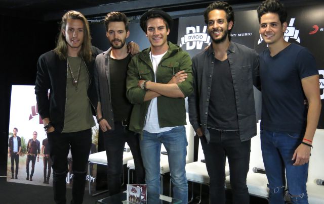 Dvicio se equivoca al presentar Latin Grammy a Juan Gabriel