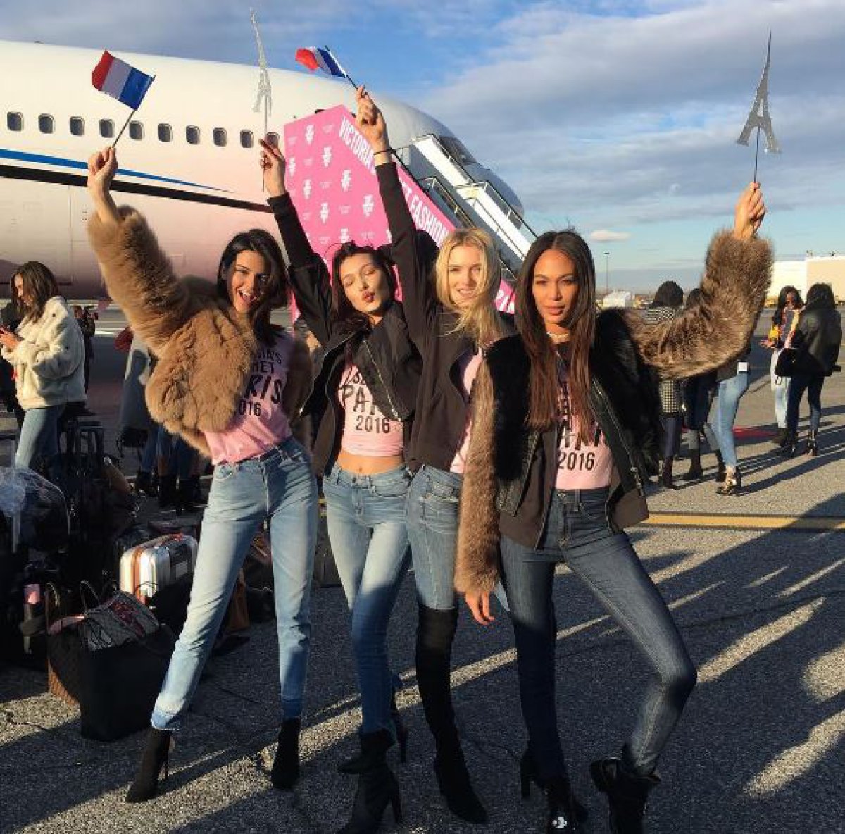 Ángeles de Victoria's Secret viajan a París para un desfile - LOS40 Colombia