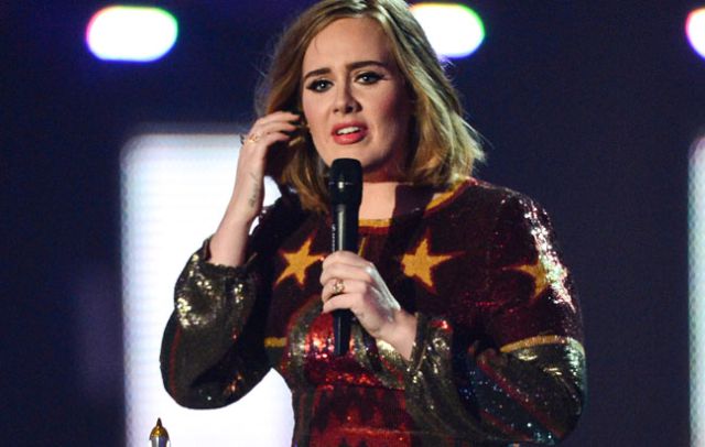 Adele confirma que se casó con Simon Konecki Adele confirma que se casó con Simon Konecki