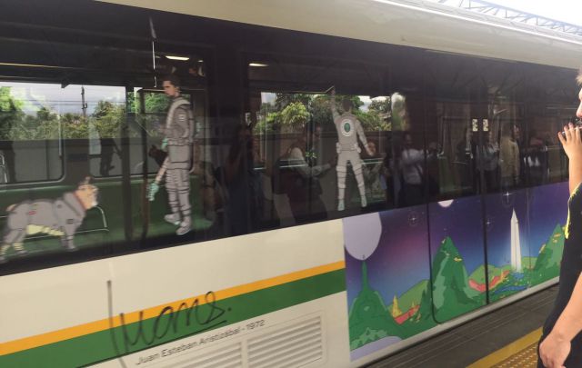Juanes estrena vagón de la cultura del Metro de Medellín