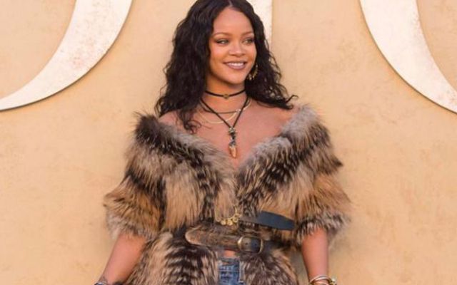 PETA pide a Rihanna que done sus abrigos de piel PETA pide a Rihanna que done sus abrigos de piel