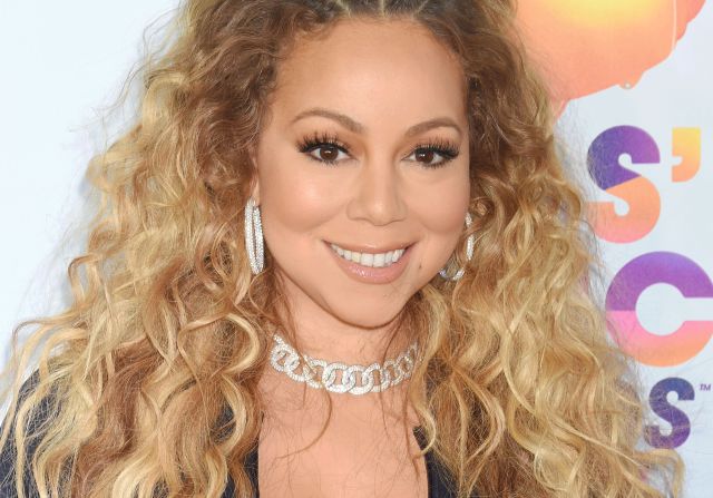 Fanático es envidiado por cantar junto a Mariah Carey