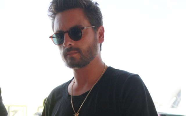 Scott Disick cambia a Bella Thorne por su exnovia Chloe Bartoli en Cannes