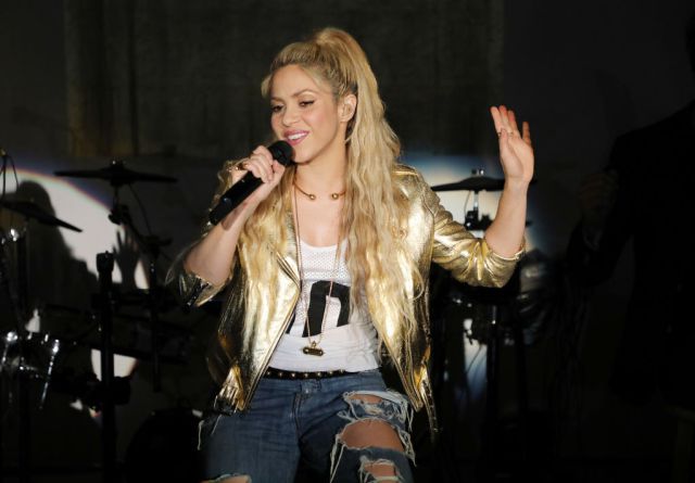 La divertida reacción de Shakira al conocer a su doble La divertida reacción de Shakira al conocer a su doble