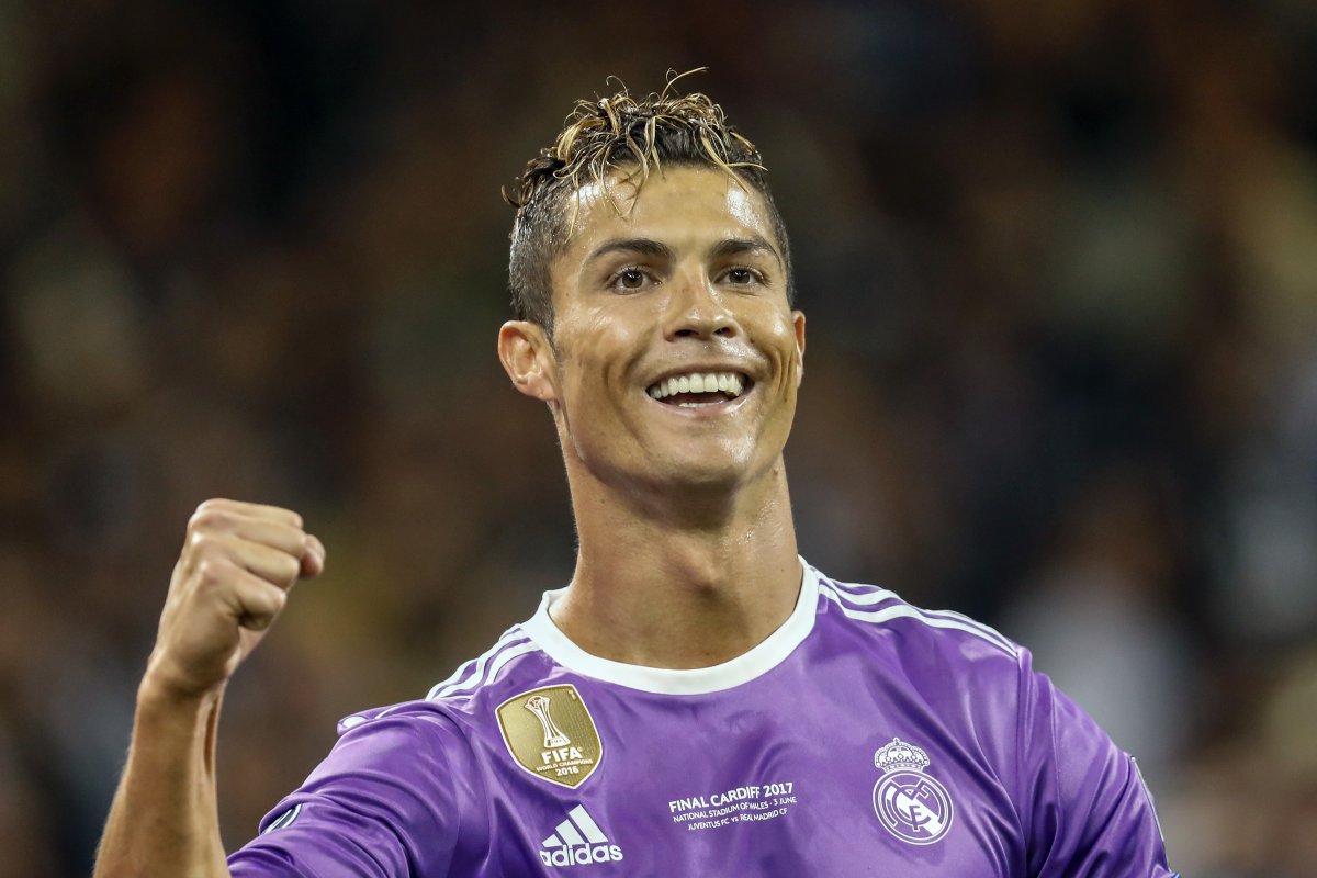 El nuevo y arrriesgado look de Cristiano Ronaldo divide a sus
