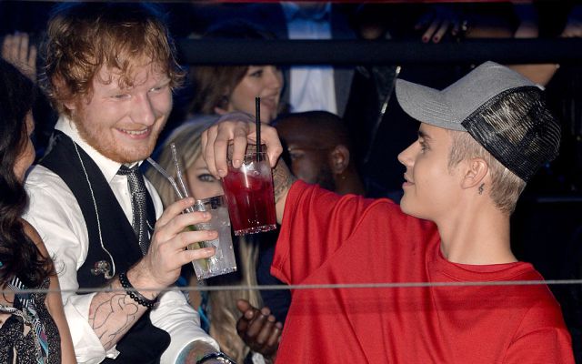 Ed Sheeran habla del golpe que le dió a Justin Bieber