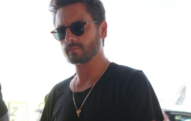 Scott Disick se disculpa con Bella Thorne enviándole un ramo de flores