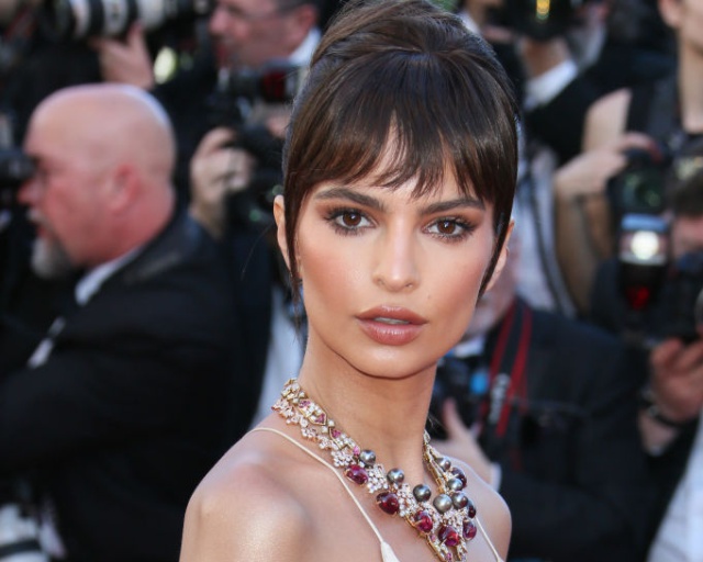 Emily Ratajkowski ha perdido papeles en el cine por culpa de sus pechos