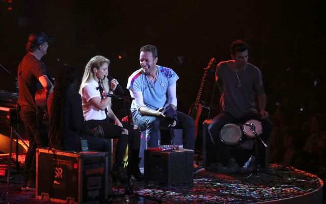 Shakira invita a Chris Martin a cantar