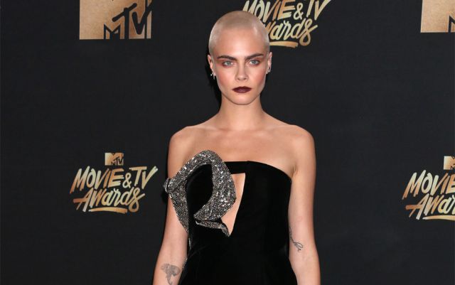 Cara Delevingne trata de mostrarse lo más humana posible en Instagram