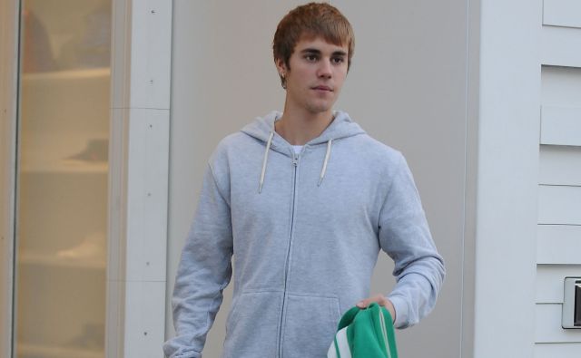 Justin Bieber atropella a un paparazzi con su carro y vuelve a levantar polémica