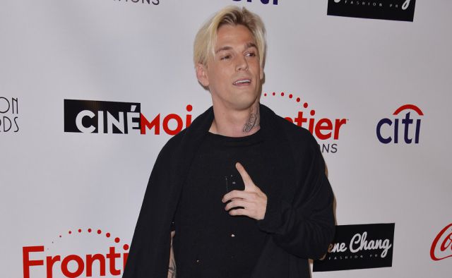 Aaron Carter, cantante y ex ídolo juvenil, revela su bisexualidad y sus fans no lo creen