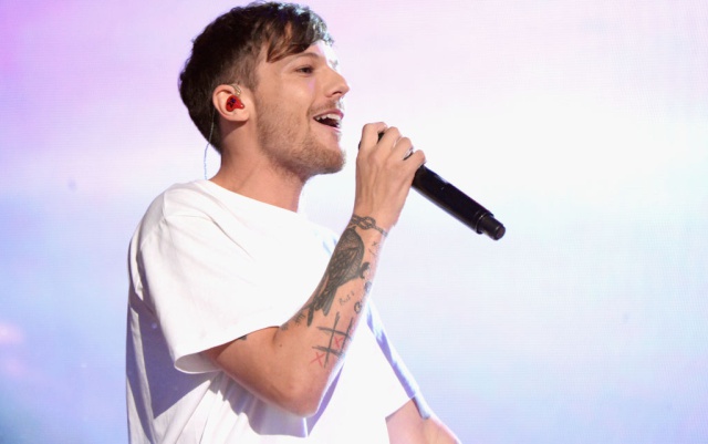 Louis Tomlinson no prohibirá ni animará a su hijo a seguir sus pasos Louis Tomlinson no prohibirá ni animará a su hijo a seguir sus pasos