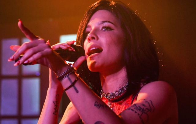 Halsey presenta el video de su más reciente canción “Bad at love”