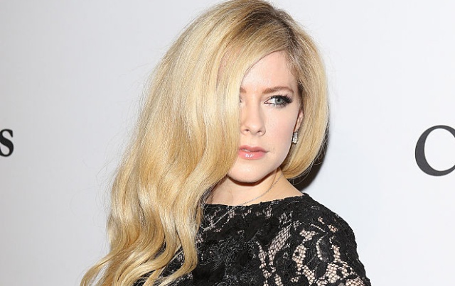 Avril Lavigne anunció un nuevo álbum, tras estar alejada por una enfermedad