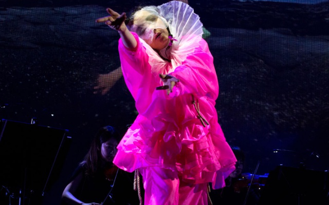 Björk anunció su nueva canción “The Gate” Björk anunció su nueva canción “The Gate”