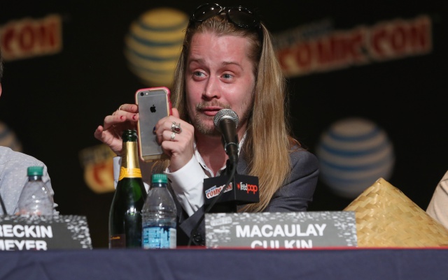 Macaulay Culkin tiene nueva novia