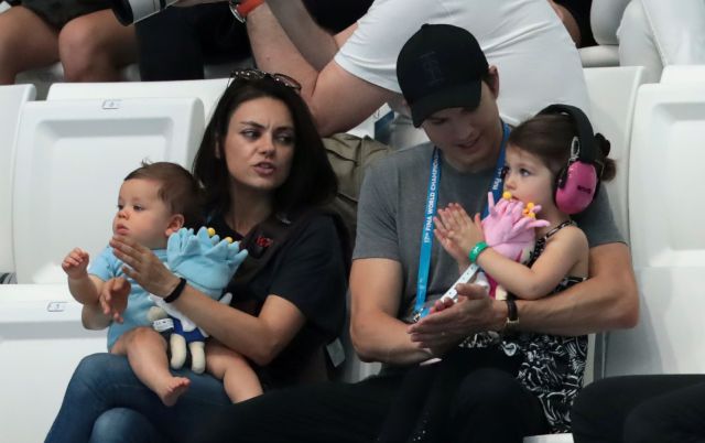 La pareja ha declarado a un famoso medio internacional que no quieren esneñar a sus hijoa a ser consentidos y por ello los están educando así.