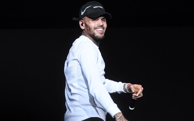 Chris Brown presenta su nueva canción “Him Or Me”