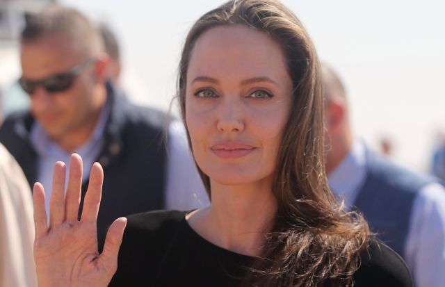 Angelina Jolie asiste a importantes premios y preocupa por su extrema delgadez