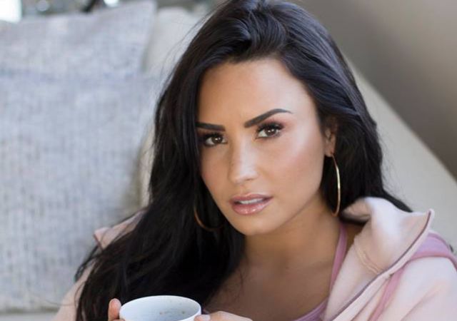 Demi Lovato Vuelve A Encantar A Sus Fans En Lencer A Para Anunciar Su