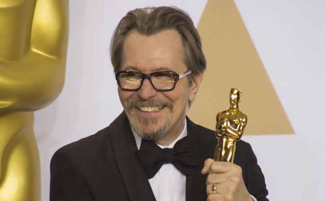 El hijo de Gary Oldman niega acusación de maltrato que su madre le impuso al actor El hijo de Gary Oldman niega acusación de maltrato que su madre le impuso al actor