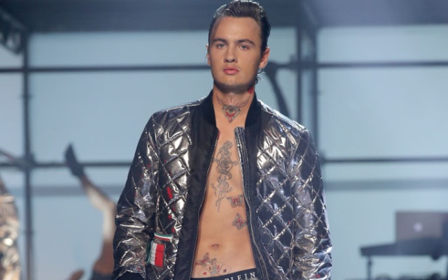 Por esta razón el hijo de Tommy Lee lo golpeó Por esta razón el hijo de Tommy Lee lo golpeó