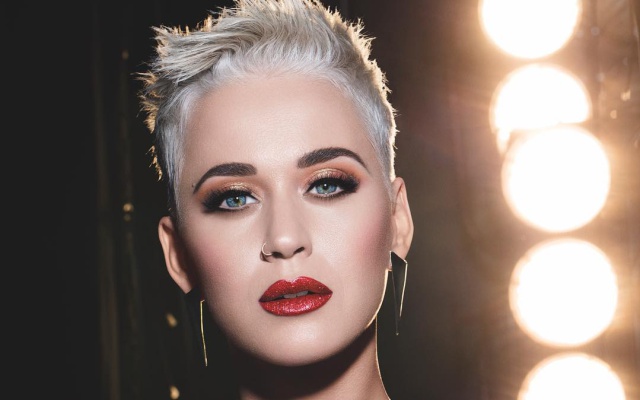 Katy Perry no deja de coquetear en American Idol Katy Perry no deja de coquetear en American Idol