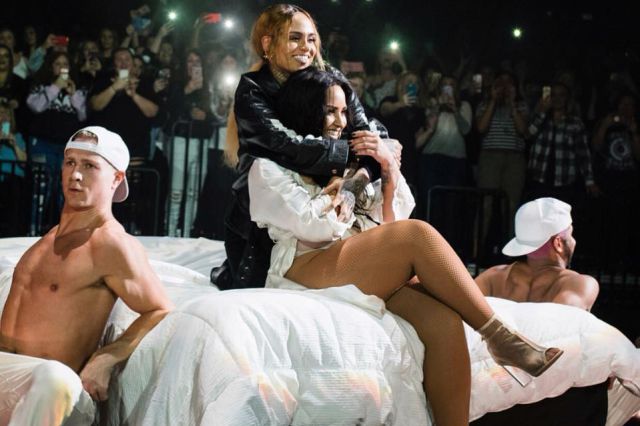 Demi Lovato muestra orgullosa sus estrías y gorditos
