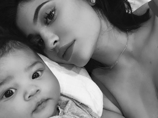 La pequeña Stormi ya conoce a su familia paterna La pequeña Stormi ya conoce a su familia paterna