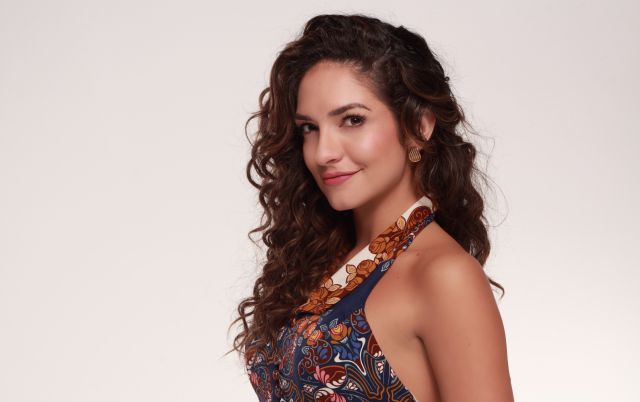 El seductor look de Kimberly Reyes para dar vida a la El seductor look de Kimberly Reyes para dar vida a la