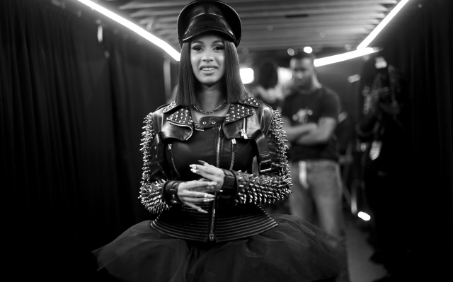 Cardi B llega al número 1 de Billboard 200