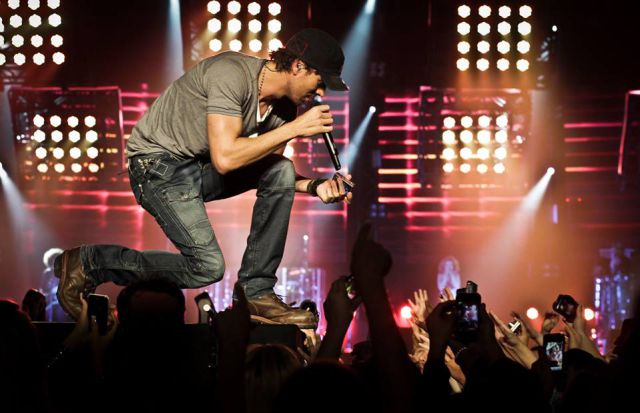 Enrique Iglesias estrena junto a Pitbull su nueva canción “Move In Miami”