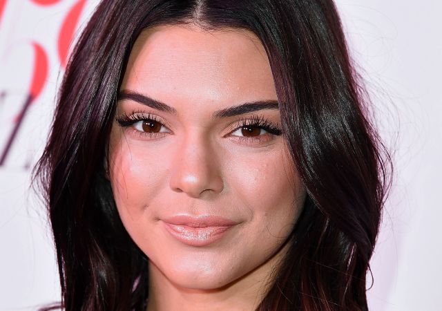 Tildan a Kendall Jenner de grosera por empujar a un guardaespaldas