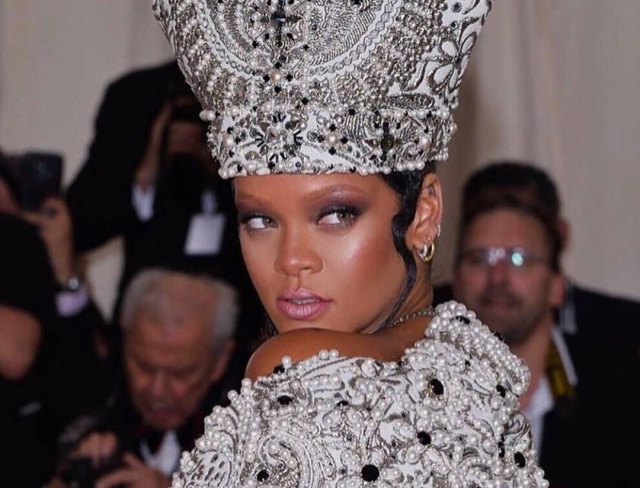 Un fan consigue colarse en el dormitorio de Rihanna y pasar allí la noche