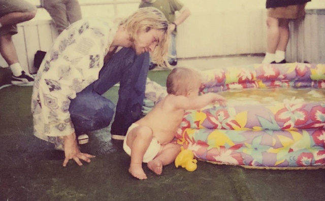 Frances Bean Cobain pierde la guitarra de su padre en su proceso de divorcio