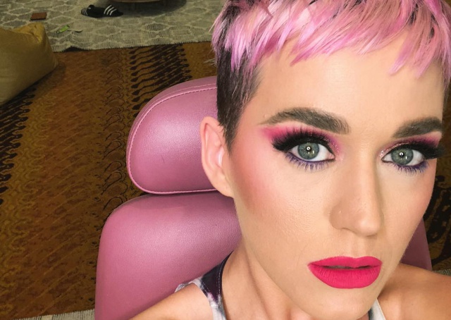 Katy Perry invita a todo el público de su último concierto a una ronda de cervezas