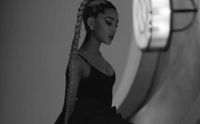 Ariana Grande presentó un adelanto de su videoclip “The Light is Coming”