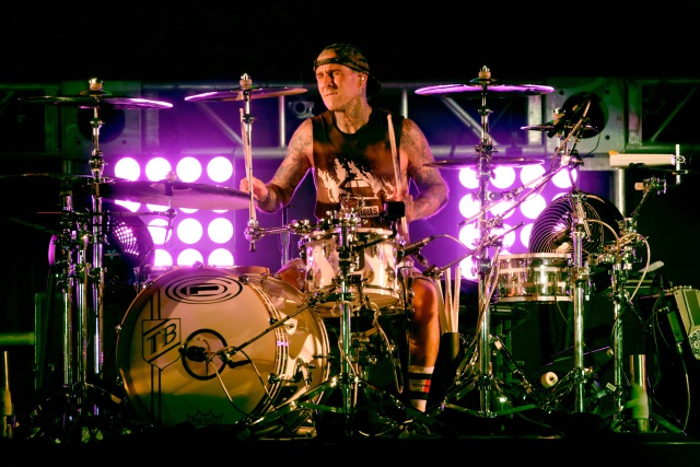 Travis Barker, baterista de Blink 182 ha sido hospitalizado de emergencia en Los Ángeles.