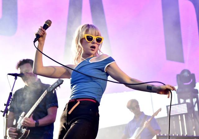 Paramore estrena video para 'Caught in the Middle'