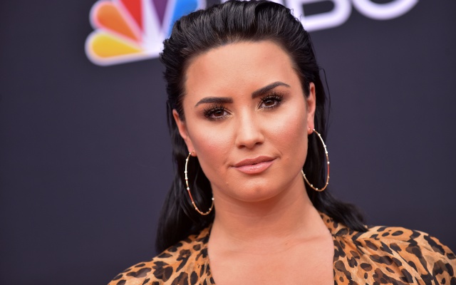 Ariana Grande, Ellen DeGeneres y más, preocupadas por Demi Lovato