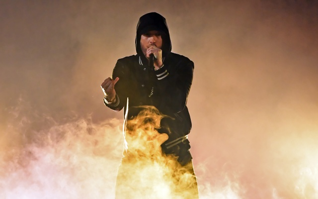Eminem estrena el video oficial de 'FALL'