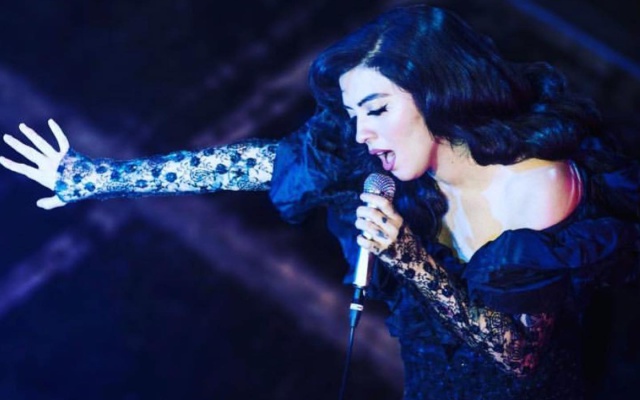 Mon Laferte hace cantar a Europa con una gira sold out