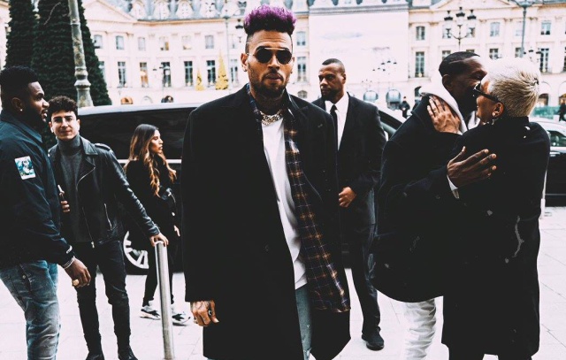 Cantante Chris Brown detenido en París acusado de violación