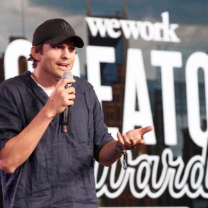 ¡El número privado de Ashton Kutcher se filtró en Twitter!