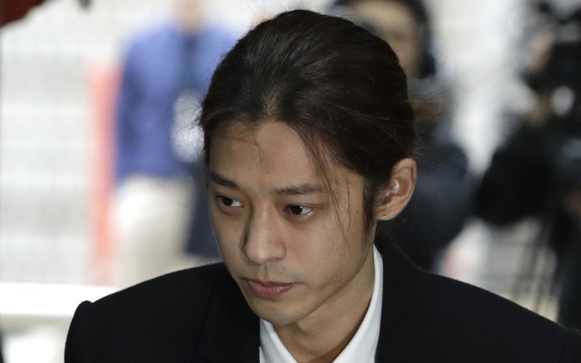 Arrestan a astro K-pop Jung Joon-young por videos sexuales