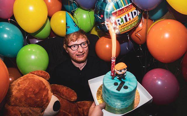 Ed Sheeran recurría a la música para desconectar del acoso que sufría en el colegio