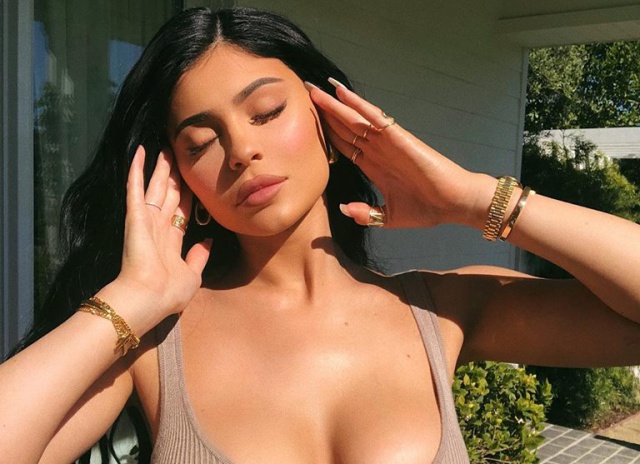 Kylie Jenner rompe las redes sociales con un disfraz de Capitana Marvel